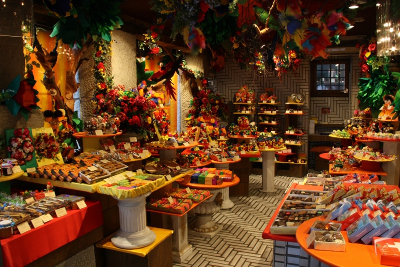 vente-GRASSE-min_candy_store_chocolate_shop_chocolate_switzerland-393515